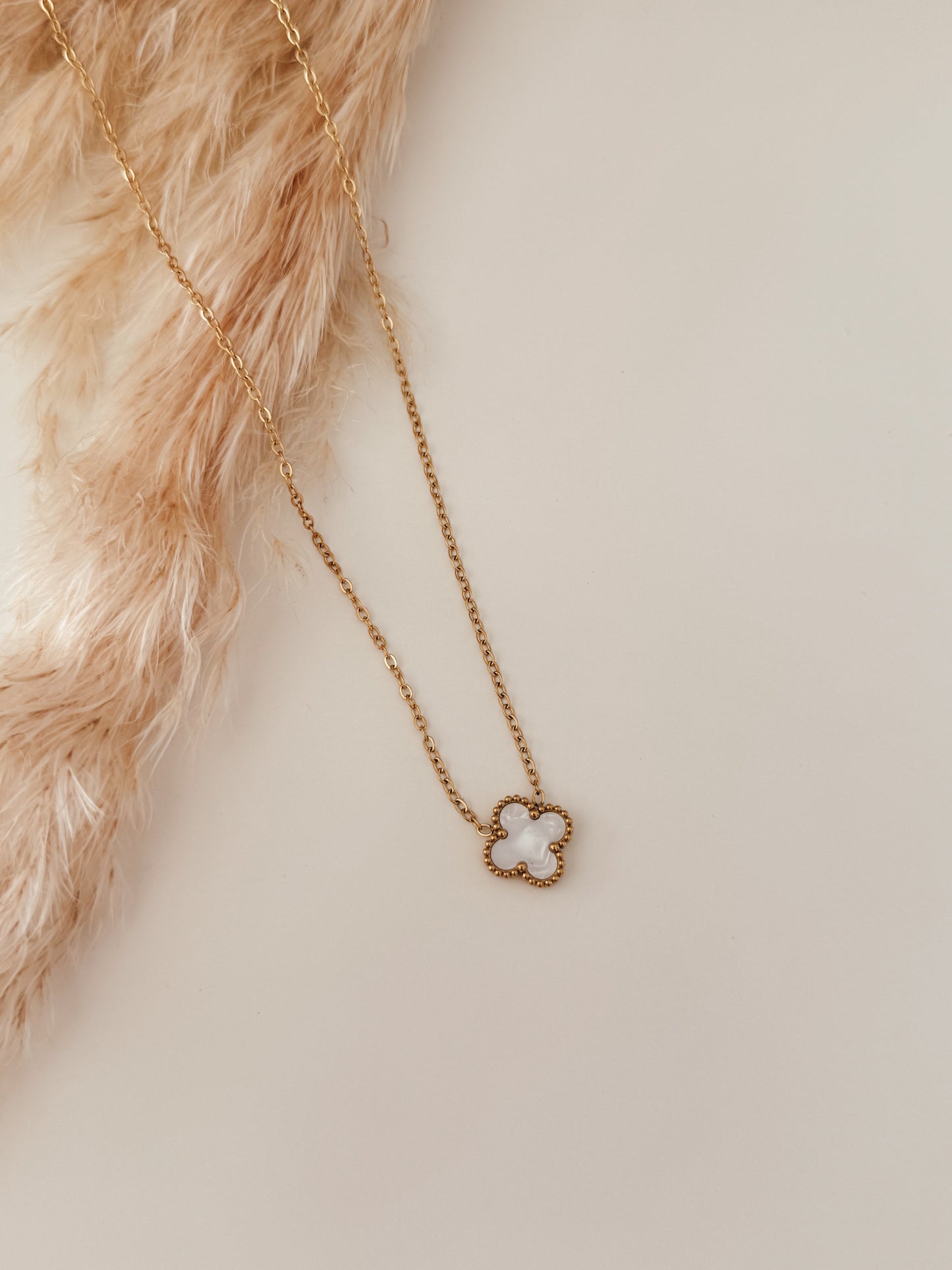 Clover Pearl White Necklace